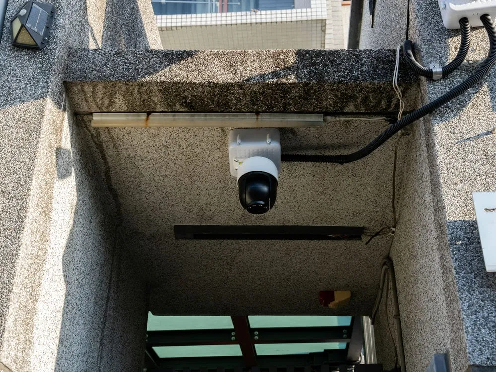 台中北屯區環太東路車庫球型+槍型網路監視器安裝 3